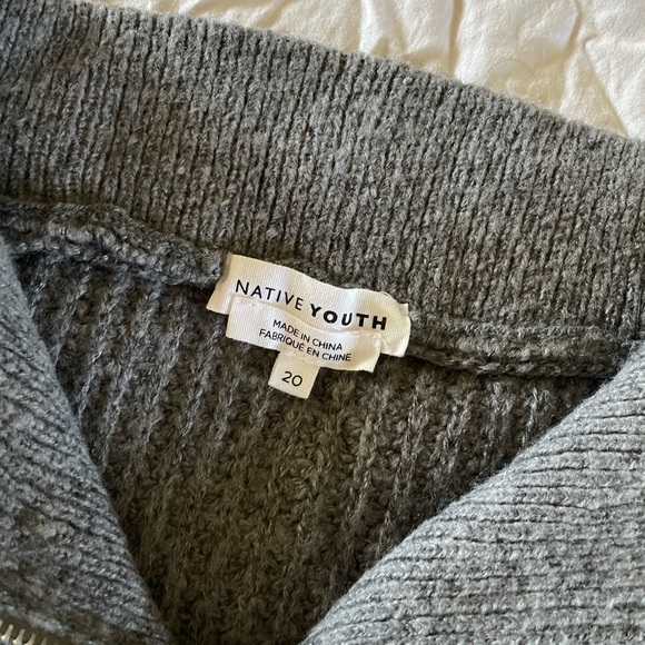 Relaxed crop knit sweater with half zip high neck in gray - Picture 7 of 7